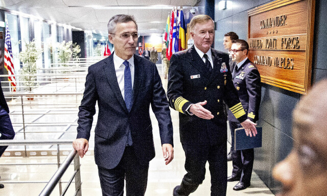 image: Jens advarer Putin:- Natos tålmodighet er i ferd med å renne ut